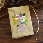 花瓶のお花の手刺繍ブックカバー　単行本サイズ