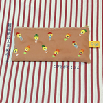 刺繍横長大きめポーチ　こびとがたくさん