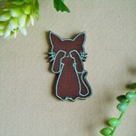 三猫刺繍ブローチ　見にゃいバッチ