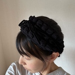 ポップコーン生地のポコポコヘアバンド（リボンで結ぶタイプ・ブラック）