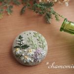 ハーブガーデンの刺繍ブローチ・a