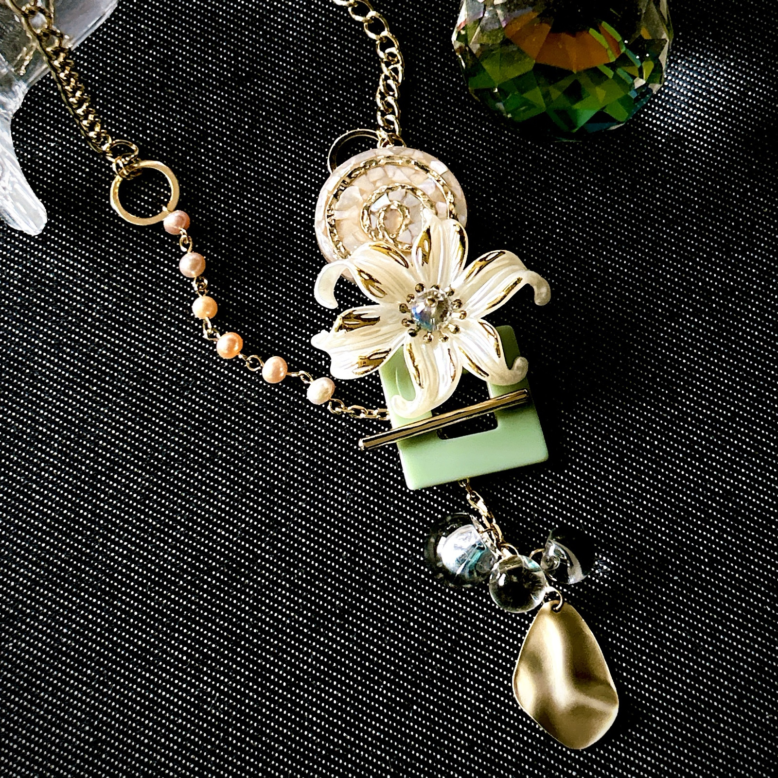 【ネックレス】crushe / マンテル / 花/ フラワー / カラフル /シェル / ゴールド 4,235円