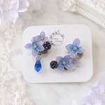 雨ににじむ紫陽花 アシンメトリー ピアス／イヤリング