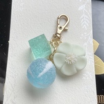 3種の和菓子のミニキーホルダー 練り切り ネモフィラ　水色　どんぐり飴　パステルカラー 食品サンプル フェイクスイーツ ミニチュア 樹脂粘土 和風 着物 和装 和小物 リアル プレゼント プチギフト