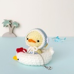 浮き輪でぷかぷか🏝️ひよこのあみぐるみ🐤
