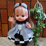 メルちゃん　白黒( ポンポンつき)ワンピース