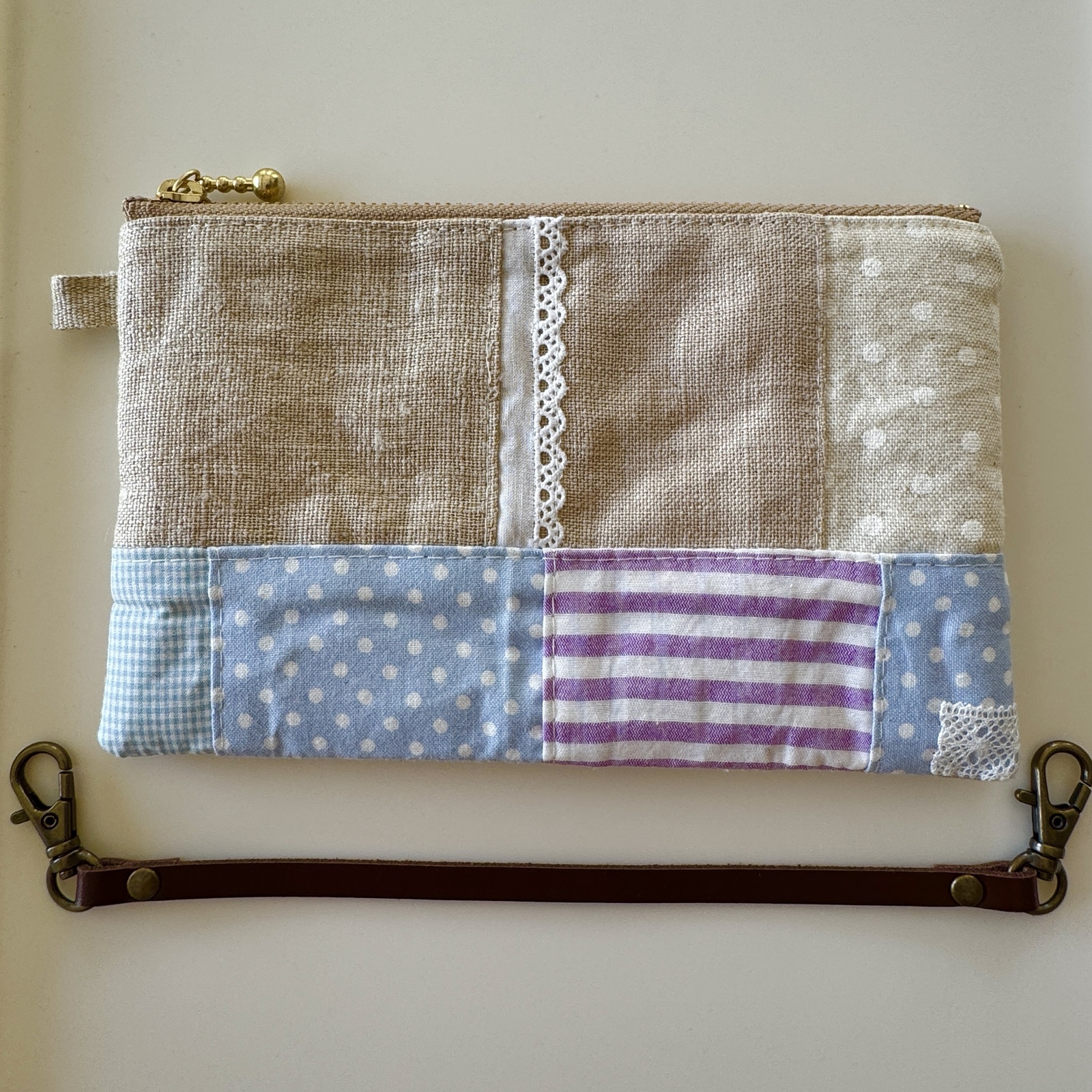手刺繍＊ミモザ刺繍のエプロン／コットン100％ - Hy