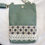 名入れできる刺繍が美しいサコッシュ､スマホポシェット､スマホショルダー､スマホポーチ、くすみカラー､シックで上品なミニバック　旅行にも最適　ギフトもできます インド刺繍リボン