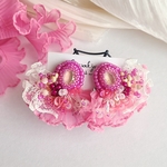 PINKフリルの耳飾り/イヤリング/ピアス/お呼ばれ/フリルリボン/ビーズ刺繍/