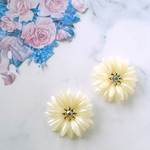 《Coro》 pastel yellow soft plastic flower aurora rhinestone vintage earrings コロ ヴィンテージイヤリング
