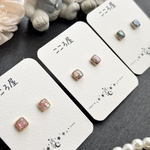 キラッとシェルの小さい四角ピアス　イヤリング　5mm 揺れない　デイリー　毎日　レジン　一粒 サージカルステンレス　316L 樹脂ピアス　アレギー対応　シンプル　小粒　極小　上品　控えめ　小ぶり　プチ