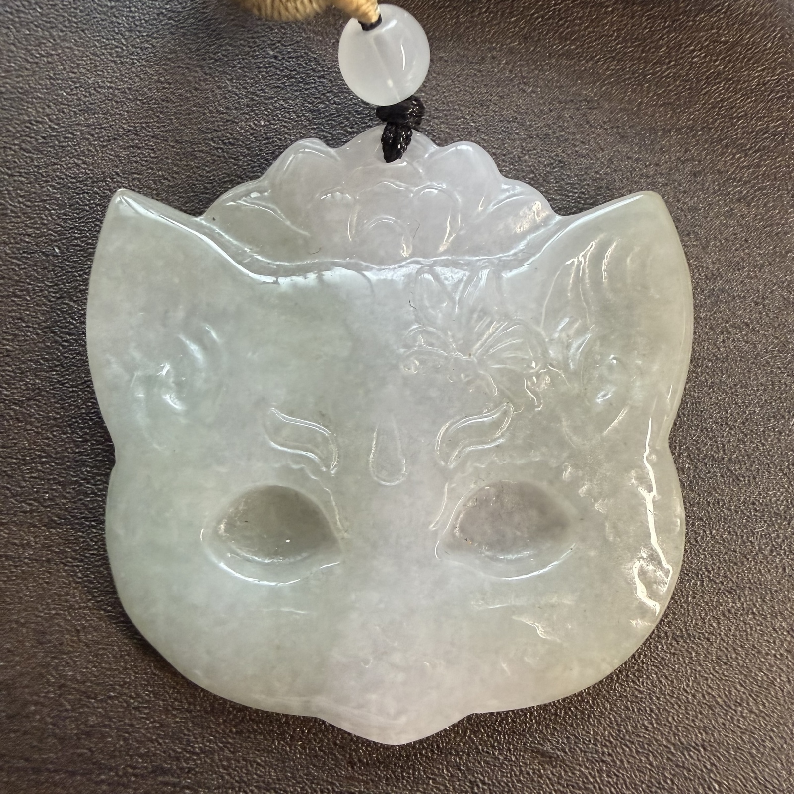 翡翠 狐 花彫刻 ペンダント 無含浸 無着色 繊細な彫刻 ミャンマー産 