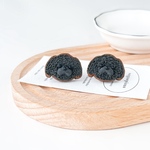 ペキニーズ食パンみみかざり【黒毛・ブラック】【かほはせ】（ピアス・イヤリング・耳飾り）【いぬ・イヌ・犬・ドッグ】