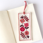 Garden　秋色　刺繍のしおり ブックマーク/レッド　花モチーフ　読書を彩る インテリアにも