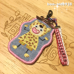 おめめ👀あちこち ヒョウ柄手刺繍のキーホルダー【ネームタグ付き】