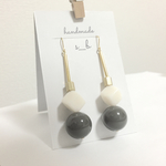 大人気 再々販start！ グレー&ホワイト  イヤリング/ピアス