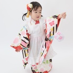 【在庫あり】洋服にも合わせられる　フリルたっぷり　被布エプロン　白　（和服にも　洋装にも　七五三　お正月　ひな祭り 前撮り　エプロンワンピース　メイドエプロン　アリス　