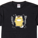(きつね) 溶けこむぞ～、人間社会！【ブラック】ekot Tシャツ <イラスト：タカ（笹川ラメ子）>