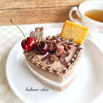 コポーと2種のチェリーのハートチョコレートケーキ　　フェイクスイーツ　クレイケーキ　リアルサイズ　撮影小物　チョコレート