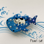 ジンベイザメとコバンニャメの刺繡ブローチ