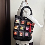 花を楽しむ🌸華やかパッチワークキルトのバッグ　和のトートバッグ　紋付黒留袖×大島紬　シルク　