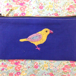 ビーズ刺繍のペンケース☆宝石をくわえた小鳥