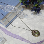 菫のロケットペンダント