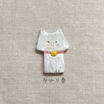 つぶらな瞳の白猫ブローチ♪