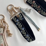 new✨インド刺繍リボン ハンドストラップ ㊷　バッグチャームにも♡  キーホルダー🔑　バッグチャーム     2,680円