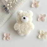 ふわふわ♡ぬいぐるみのようなシロクマのブローチ