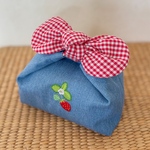 【保冷】いちご刺繍のお弁当袋✳︎赤ギンガムリボンのランチバッグ