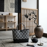 黒白 花柄模様 プラカゴバッグ  ～M～  ppバンド  トートバッグ  撥水素材で 汚れにくい  お手入れ簡単