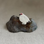 ビーズ刺繍・小粒な動物ブローチ（ライチョウ）《受注生産》