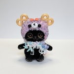 頭にクッキーを付けた黒猫さん