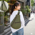 シワになりにくい しずく型 ワンショルダーバック 長さ調節可能 軽量200g 黒×えんじ色のファスナー