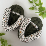 オリーブグリーンの小花柄あしなか草履