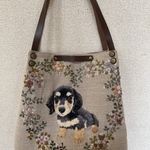 手刺繍　トートバッグ　ミニチュアダックフンド　仔犬　犬グッズ　本革持ち手　リネン100% 肩掛け　一点物