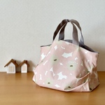 ＊ぽてっとタックbag  Mサイズ リバーシブル＊お散歩トート 北欧風花柄 サーモンピンク ×モカベージュ