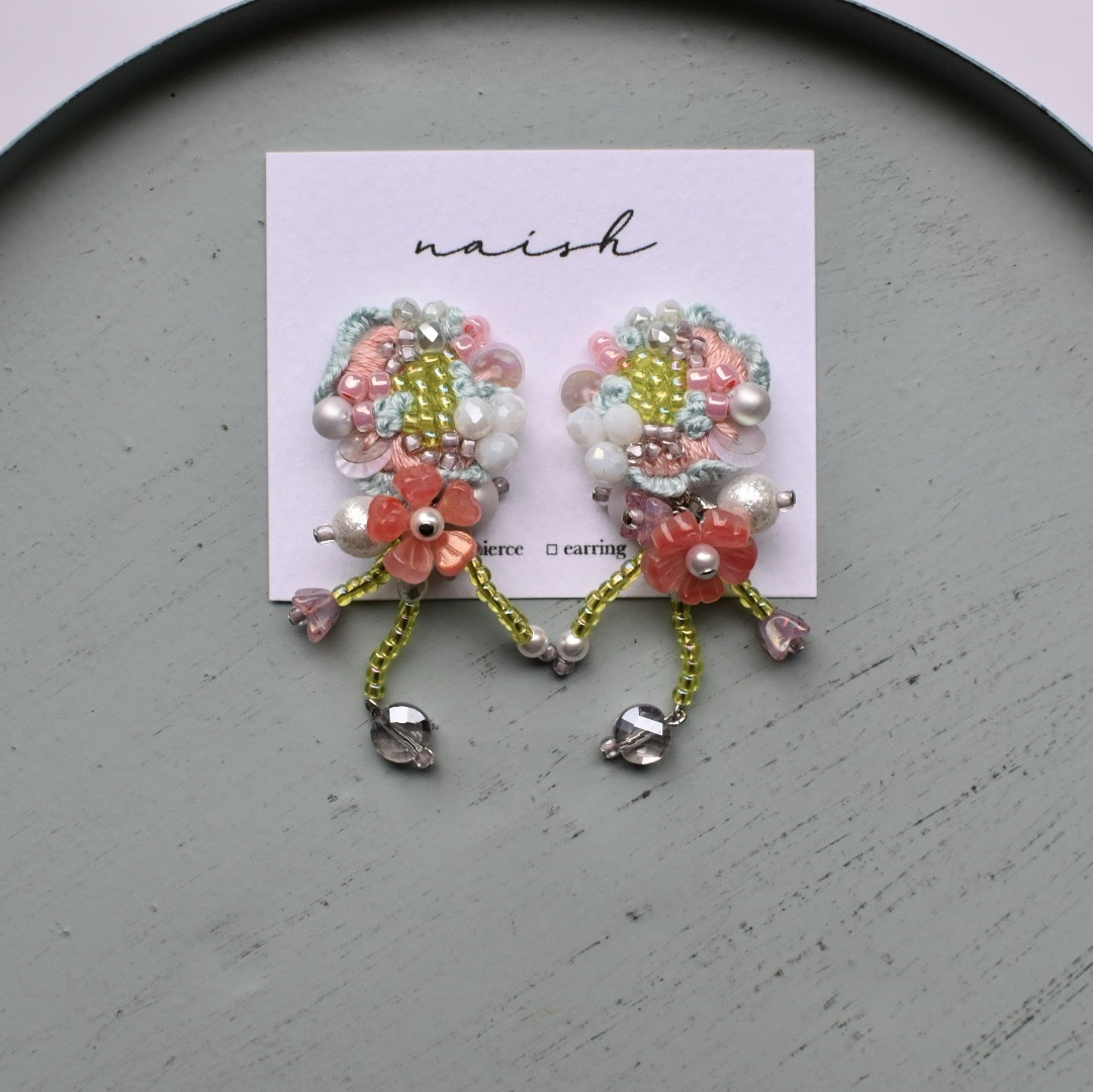 刺繍ピアス/イヤリング フリルビーズ カラフル - naish31 | minne