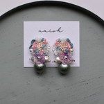 刺繍ピアス/イヤリング　フリルビーズ　ピンク×ブルー　シャイニーパール