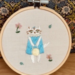 刺繍枠飾り お花とねこの女の子