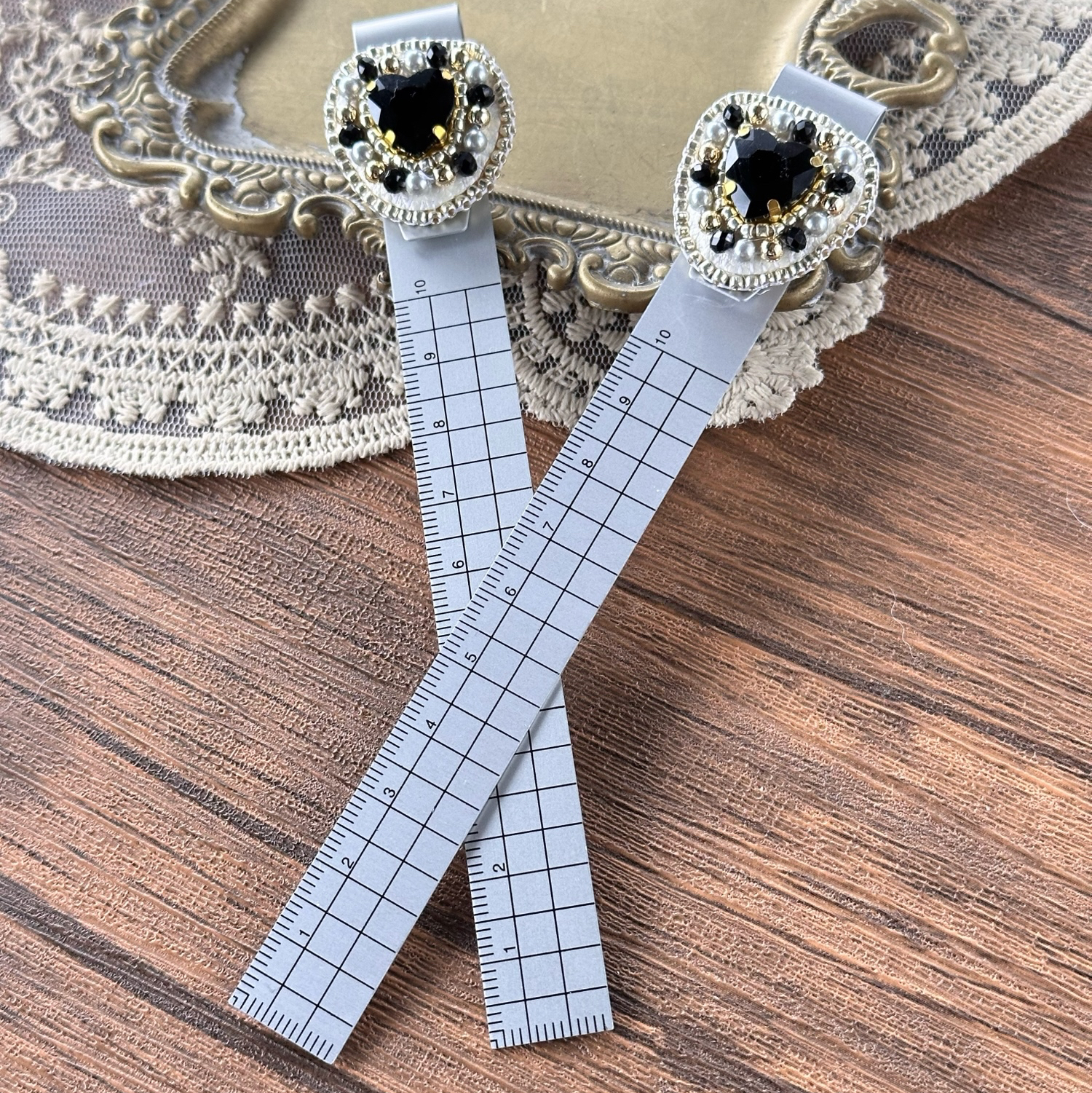 月 ビーズ刺繍ヘアゴム - RUAN'S GALLERY | minne byGMOペパボ 国内