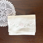 手刺繍のポケットティッシュケース〈WH花〉