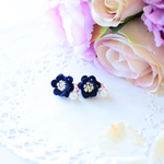 深いネイビー＊ふわふわフェルトのお花のイヤリング
