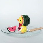 甘くて爽やか🍉 スイカ帽子のひよこのあみぐるみ🐤