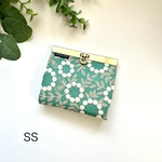 刺繍生地のコンパクトミニ財布　直線口金　ミニ財布