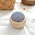 ピンクッション 針山 ♦ 木工房 のウッドボウル メープル ♦【 ダークブルー × レッド 】