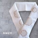 刺繍半衿　雪輪 菱つなぎ文 絽