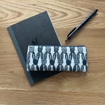 mina  perhonen pomppia　ペンケース　横長ポーチ　ミナペルホネン の 刺繍生地　ベージュ