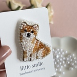 【A009】ビーズ刺繍で作った犬の小さなブローチ　うちの子シリーズ 柴犬